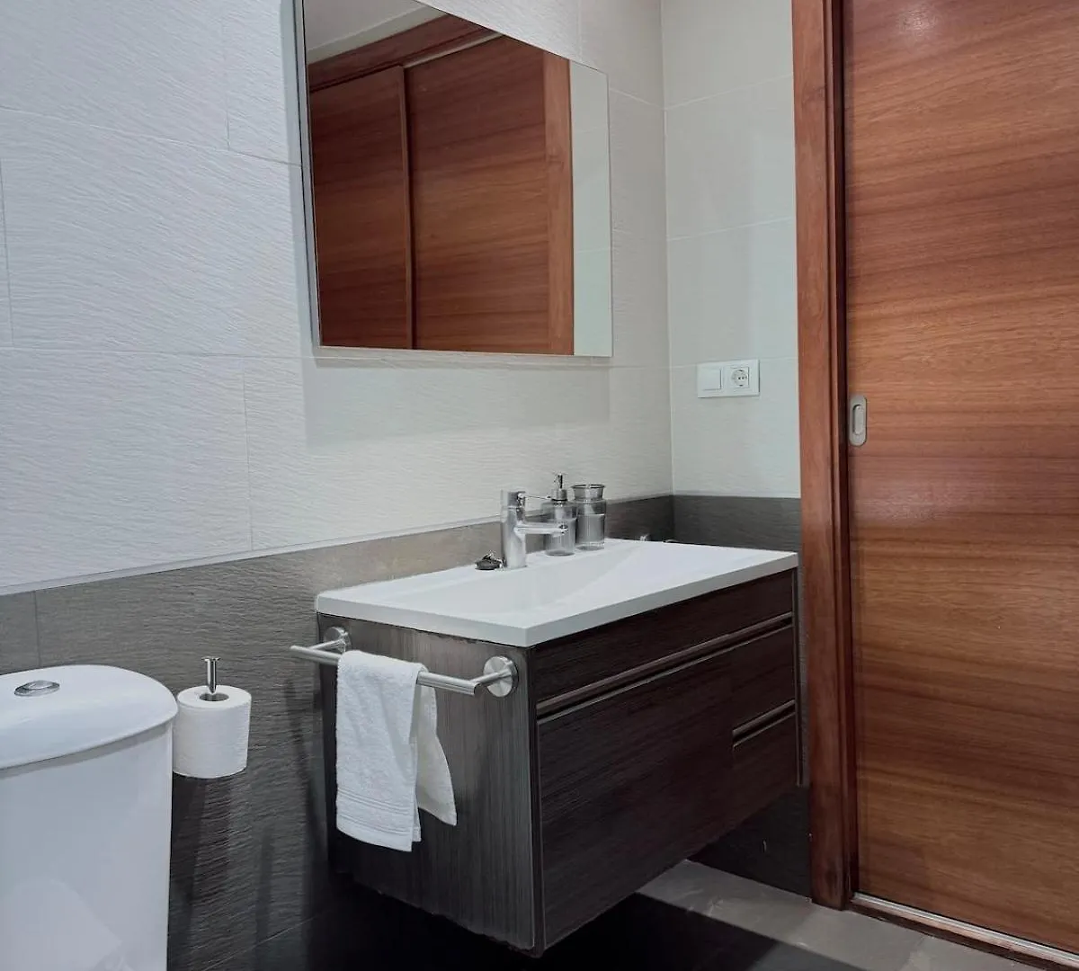 Costa Suite Beach, Pool And Parking 료렛 드 마르 아파트